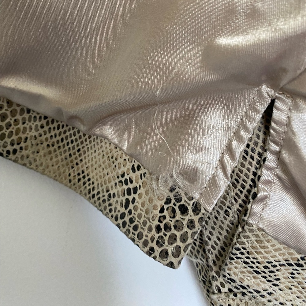 A.M.I Rare 100% Leather Snake Reptile Print Collared Jacket in Women’s Size M - Picture 9 of 10